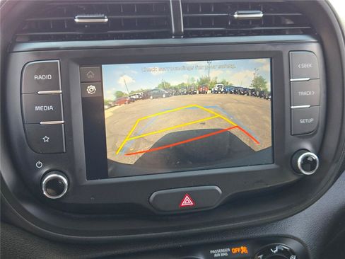 Used 2025 Kia Soul LX w/ LX Technology Package FWD image 28