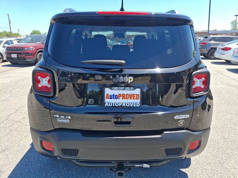 Used 2018 Jeep Renegade Latitude w/ Cold Weather Group AWD/4WD image 5