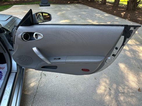 Used 2005 Nissan 350Z Touring image 42