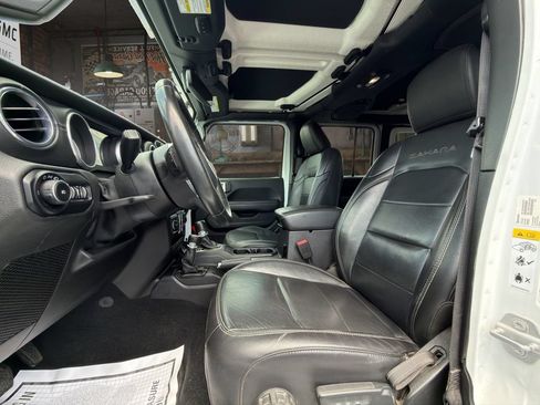 Used 2018 Jeep Wrangler Unlimited Sahara AWD/4WD image 14