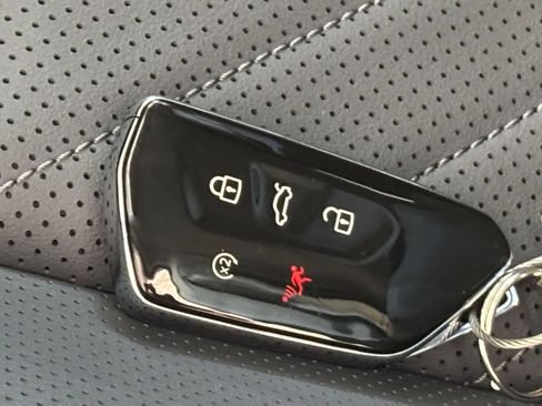 Used 2026 Volkswagen Tiguan SE FWD image 27