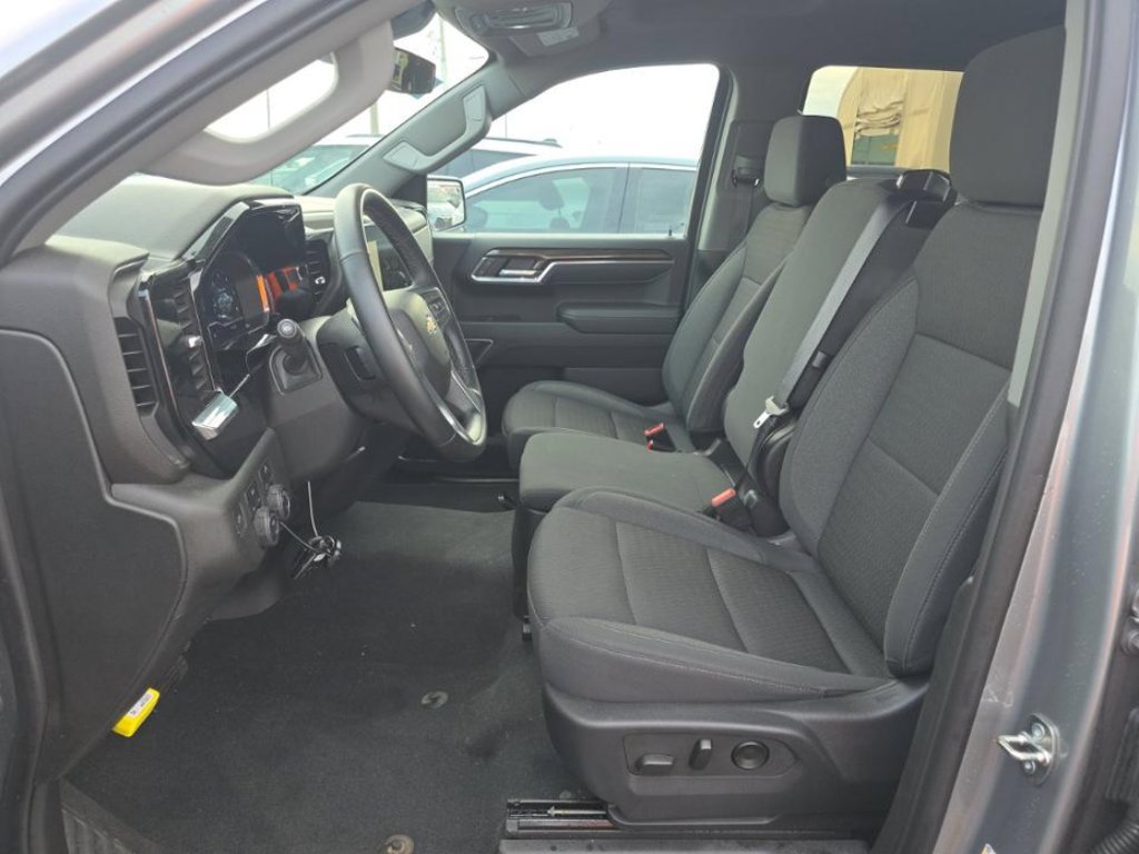 Used 2023 Chevrolet Silverado 1500 LT AWD/4WD image 12