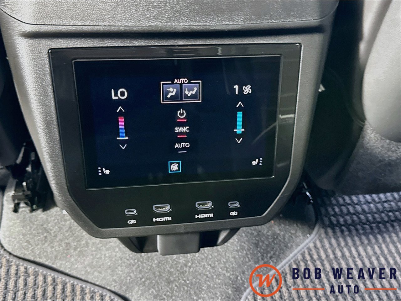 New 2026 GMC Yukon Denali Ultimate AWD/4WD image 32