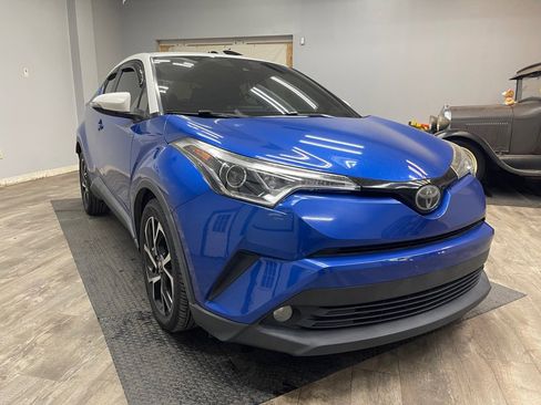 Used 2018 Toyota C-HR XLE FWD image 4