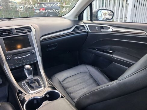 Used 2015 Ford Fusion SE w/ Equipment Group 202A image 4