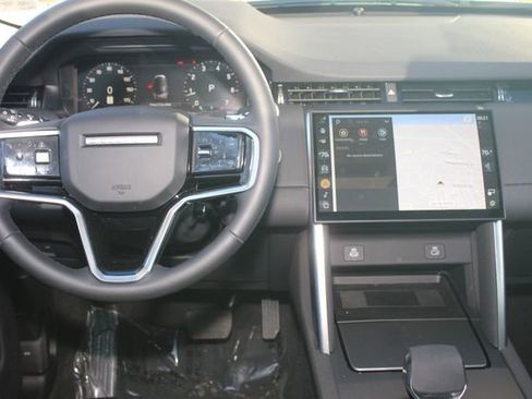 Used 2025 Land Rover Discovery Sport S image 4