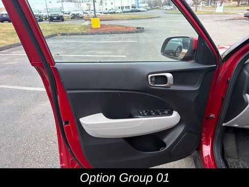 Used 2023 Hyundai Venue SEL image 11