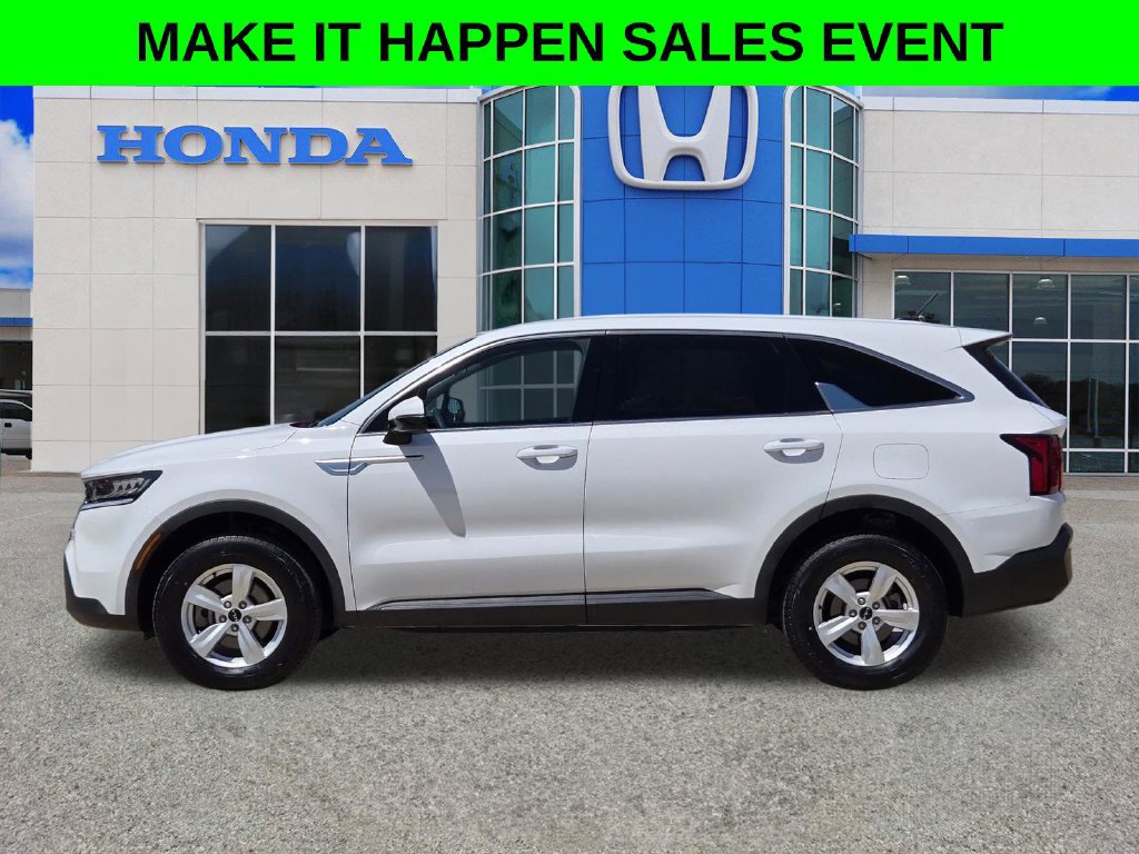 Used 2023 Kia Sorento LX AWD/4WD image 6