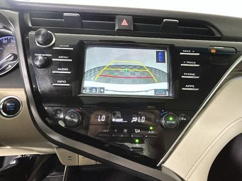 Used 2018 Toyota Camry XLE FWD image 24