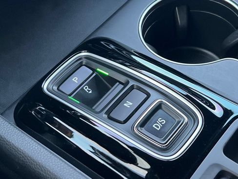 Used 2025 Honda Pilot Sport image 19