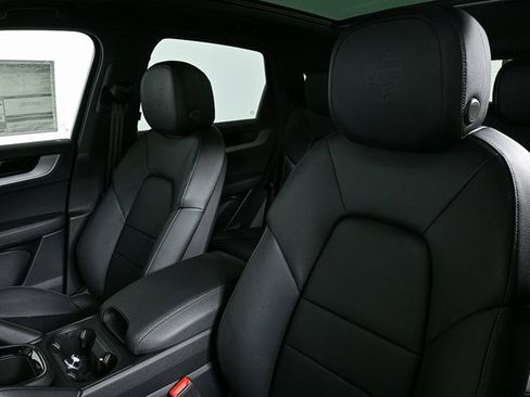New 2025 Porsche Cayenne image 5