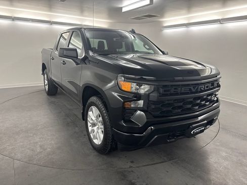 Used 2026 Chevrolet Silverado 1500 Custom w/ LPO, Dark Essentials Package RWD image 3