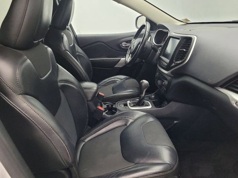 Used 2018 Jeep Cherokee Latitude Plus image 21