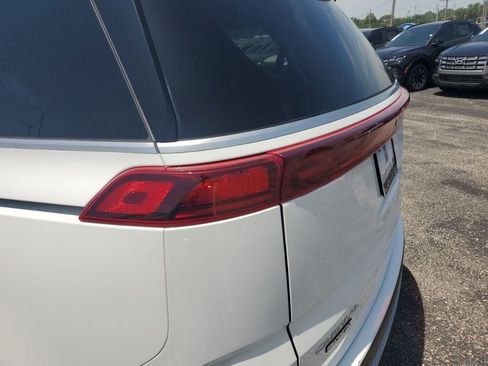 Used 2024 Kia Carnival EX FWD image 9