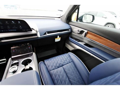 New 2026 Cadillac Vistiq Premium Luxury image 10