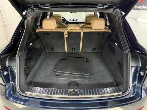 Used 2023 Porsche Cayenne Platinum Edition AWD/4WD image 9