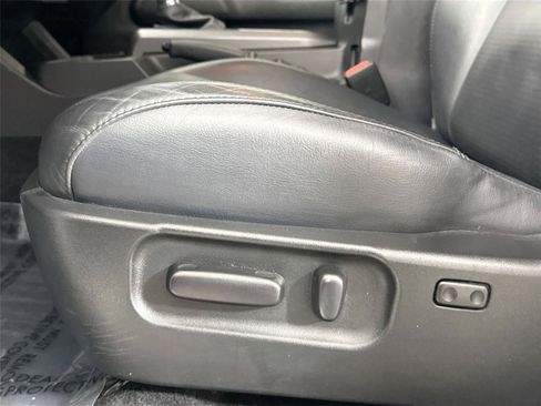 Used 2022 Toyota Tacoma TRD Off-Road w/ TRD Premium Off Road Package AWD/4WD image 31