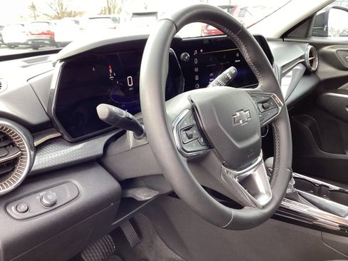 Used 2024 Chevrolet Trax ACTIV w/ Sunroof Package FWD image 11