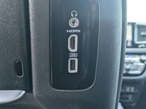 Used 2020 Chrysler Pacifica Limited w/ Advanced Safetytec Group FWD image 13