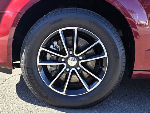 Used 2017 Dodge Grand Caravan SXT w/ Blacktop Package image 9