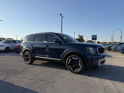 New 2025 Kia Telluride EX w/ EX Captain's Chair Package image 3