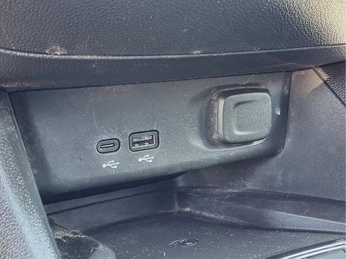 Used 2024 Buick Envista Sport Touring w/ Convenience I Package FWD image 11
