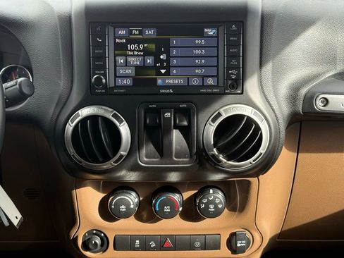 Used 2017 Jeep Wrangler Sahara w/ Mopar Chrome Edition Group image 17