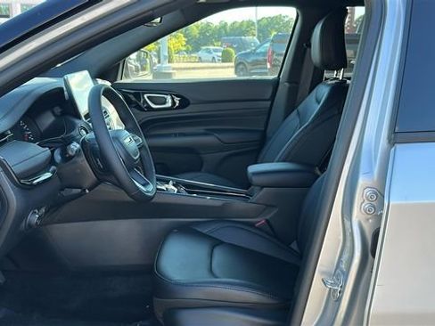 New 2025 Jeep Compass Limited w/ Sun & Sound Group image 10