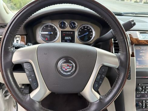 Used 2014 Cadillac Escalade ESV Platinum AWD/4WD image 28