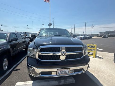 Used 2014 RAM 1500 Classic SLT w/ Luxury Group AWD/4WD image 3