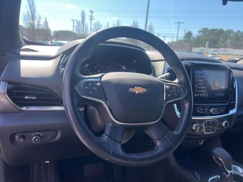 Used 2023 Chevrolet Traverse LT image 14