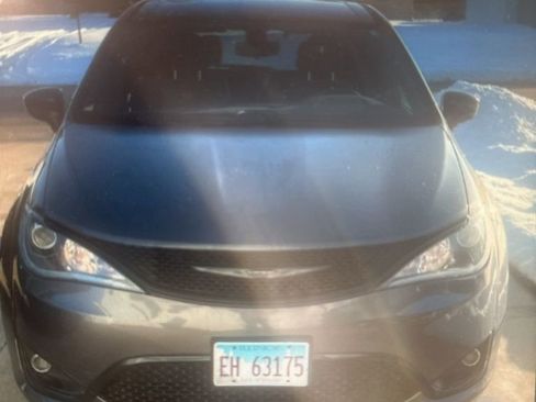 Used 2018 Chrysler Pacifica Touring Plus w/ S Appearance Package image 3