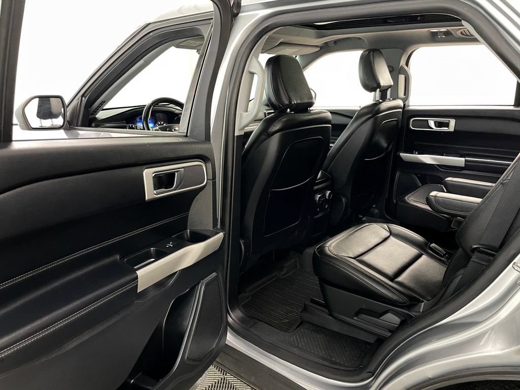 Used 2020 Ford Explorer XLT w/ Equipment Group 202A AWD/4WD image 45