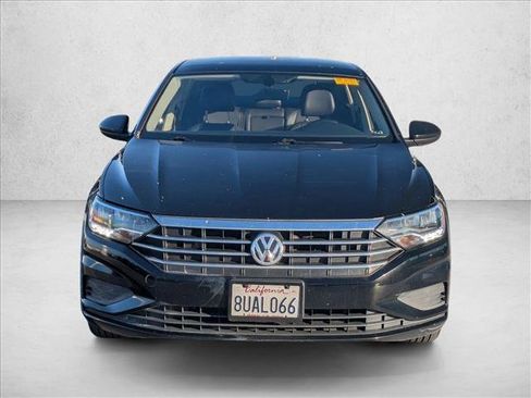 Used 2019 Volkswagen Jetta SE image 2
