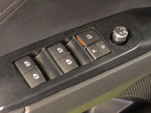 Used 2018 Toyota Camry XLE image 27