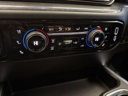 Used 2023 Chevrolet Silverado 1500 High Country w/ Technology Package image 25