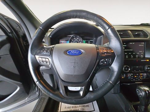 Used 2018 Ford Explorer XLT w/ Equipment Group 202A AWD/4WD image 13