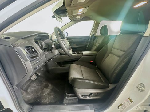 Used 2025 Nissan Rogue SV AWD/4WD image 13