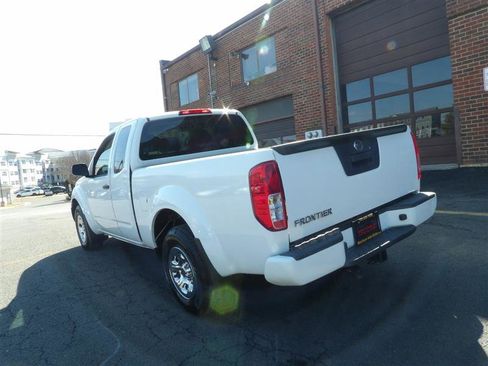 Used 2018 Nissan Frontier S image 3