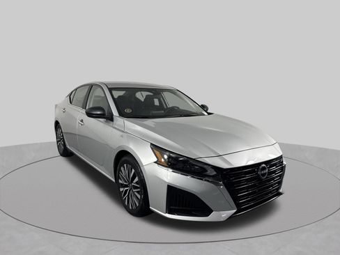 Certified 2024 Nissan Altima 2.5 SV FWD image 3