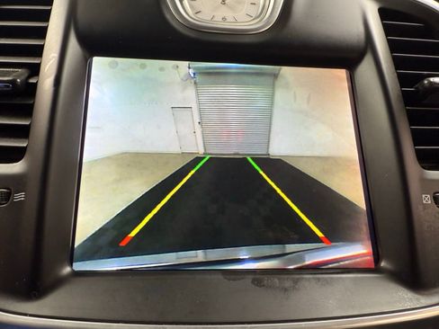 Used 2018 Chrysler 300 Limited RWD image 19