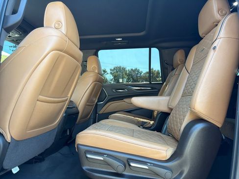 Certified 2022 Cadillac Escalade ESV Sport w/ Touring Package AWD/4WD image 9