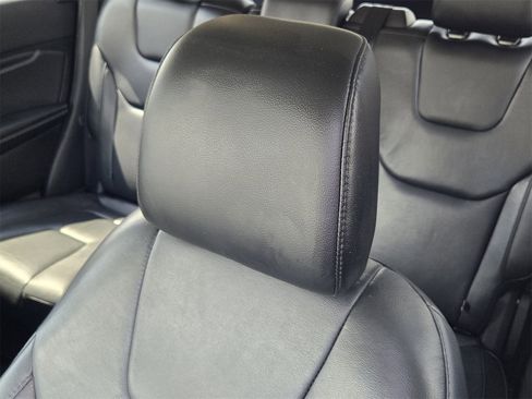 Used 2020 Ford Edge Titanium image 23