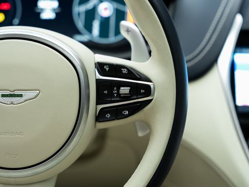 Used 2023 Aston Martin DBX image 43