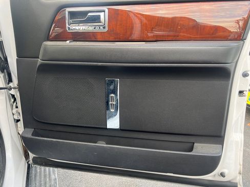Used 2012 Lincoln Navigator L 4WD image 12