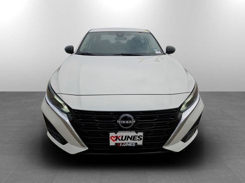 Used 2025 Nissan Altima 2.5 SV FWD image 2