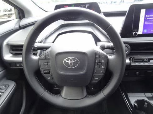 Used 2025 Toyota Prius LE FWD image 11