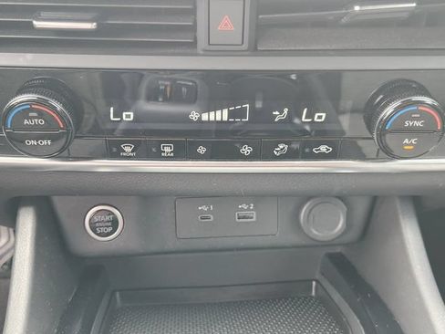 Used 2023 Nissan Rogue SV FWD image 19