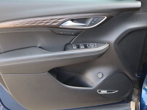 Used 2022 Buick Envision Avenir w/ Technology Package II FWD image 21