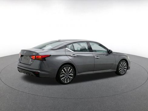 Used 2025 Nissan Altima 2.5 SV FWD image 8